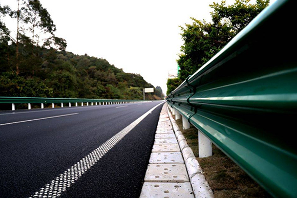 桦甸高速公路护栏的常用类型
