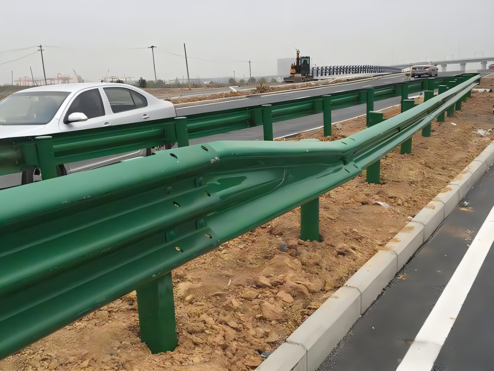 桦甸高速波形护栏板日常维护方案确保道路安全新举措